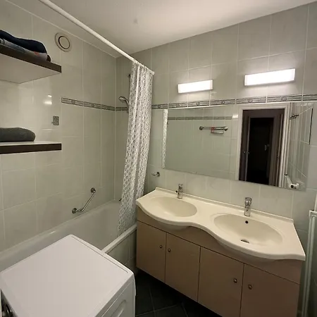 Cozy 3 Bedroom Close To The T111 Apartment