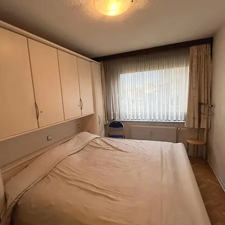 Апартаменты Cozy 3 Bedroom Close To The T111