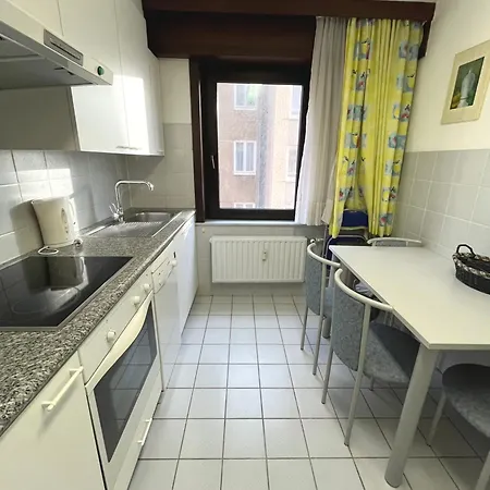 Cozy 3 Bedroom Close To The T111 Апартаменты Бланкенберге